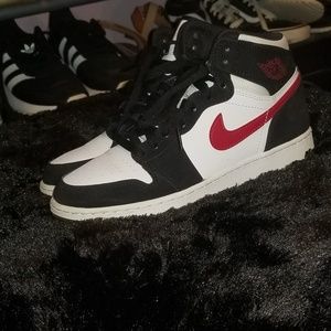 AIR JORDAN RETRO 1'S